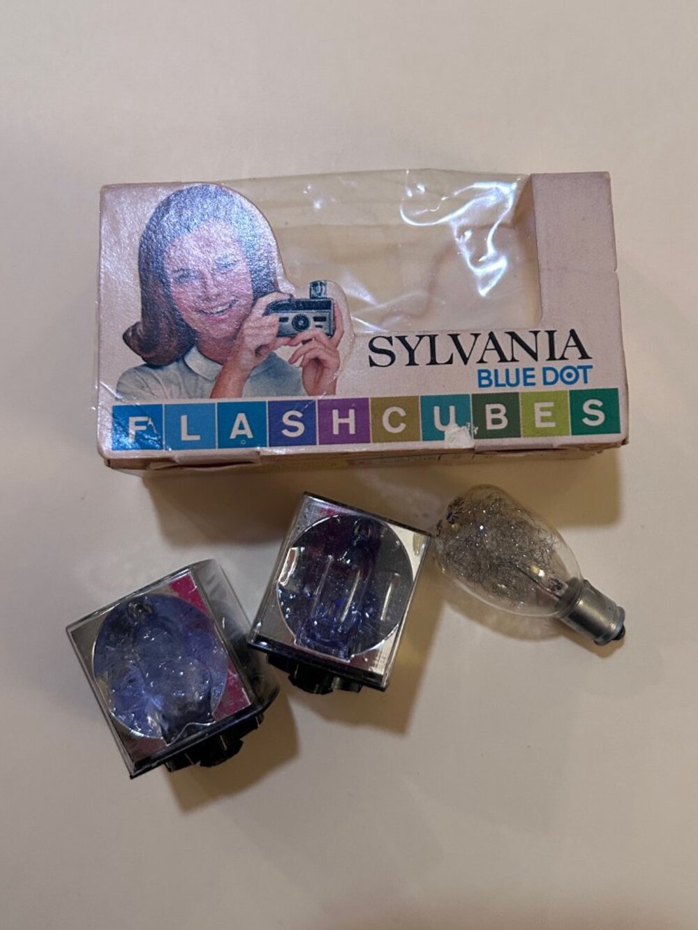 Vintage Sylvania Blue Dot Flash Cube